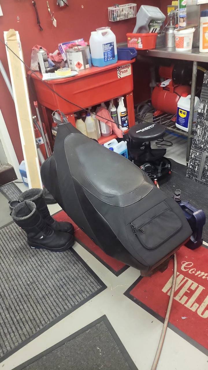 Arctic Cat 1M Boss Seat
